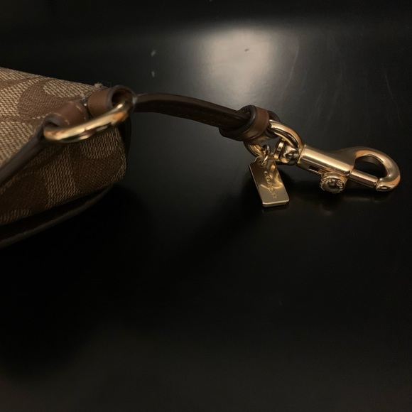 Sunglass case in signature COACH - Picture 4 of 7